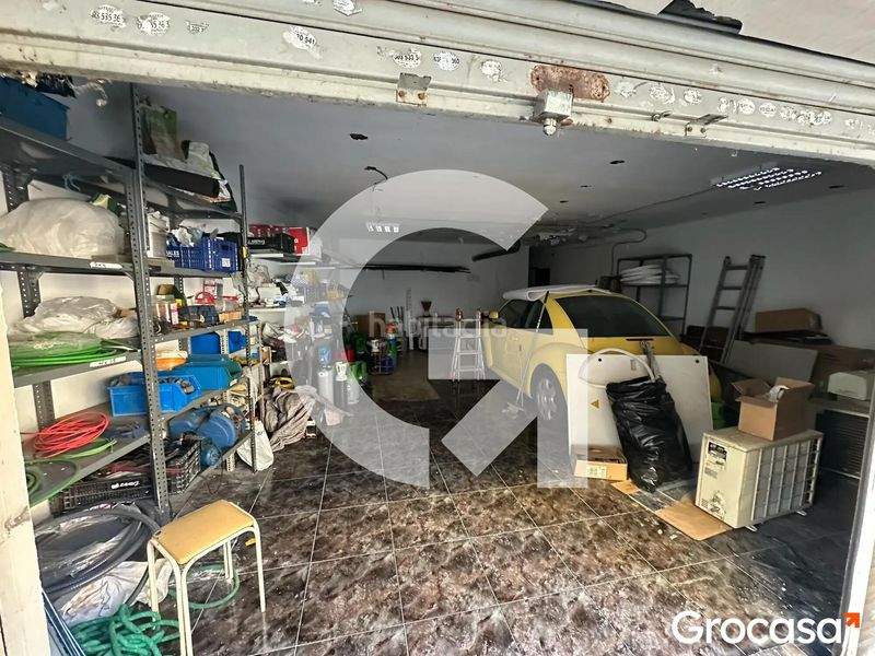 Foto a0249567-6c08-4aef-b970-3bcf7f5b2f78. Local comercial a El Pedró Cornellà de Llobregat