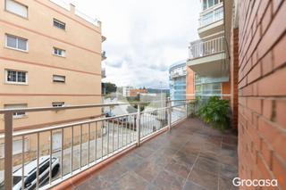 Pis  Rb pompeu fabra. Reformado con balcon y parking