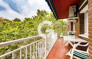 Appartement  Av primer de maig. Piso exterior y exclusivo en centro