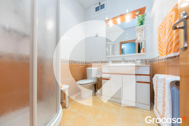 Foto 28b76d8e-8839-4e7c-abea-fd102f6fe75f. Casa amb aparcament piscina a Torrent Ballester Viladecans