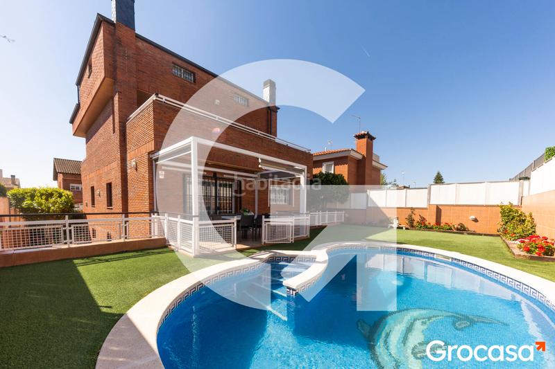 Foto 2b8bd2c0-6e5c-4df2-8bdf-1c6402cbf048. Casa amb aparcament piscina a Torrent Ballester Viladecans