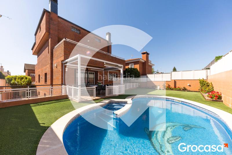 Foto 4ca9eaa9-2826-464c-b962-5548f9bb13a4. Casa amb aparcament piscina a Torrent Ballester Viladecans