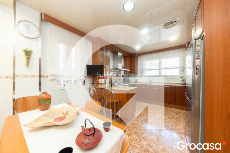 Foto 540f3495-fb8e-465a-baed-967b2446844a. Casa amb aparcament piscina a Torrent Ballester Viladecans