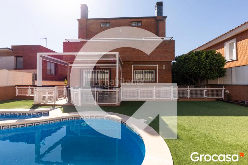 Foto 69c26b33-136f-454d-b322-edc09b071937. Casa amb aparcament piscina a Torrent Ballester Viladecans