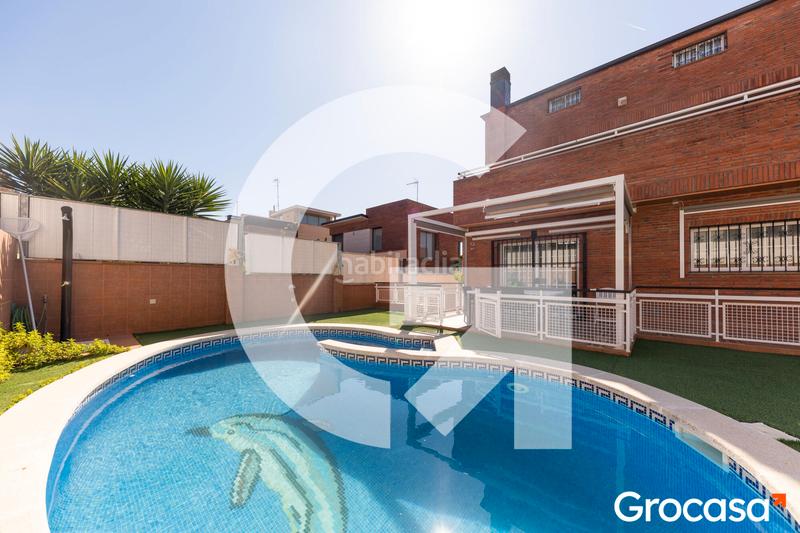 Foto 6e756f2e-57fc-41ff-9de0-d1fb4afdb493. Casa amb aparcament piscina a Torrent Ballester Viladecans