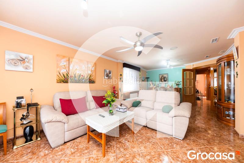 Foto 9907e476-f763-4df2-8b1c-c53c0b246524. Casa amb aparcament piscina a Torrent Ballester Viladecans