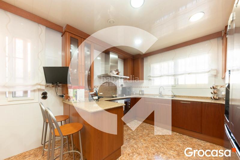 Foto eff9bf82-a397-49e2-ab64-319fa81bc750. Casa amb aparcament piscina a Torrent Ballester Viladecans