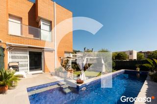 Maison  Av antoni gaudi. Espectacular casa con piscina y jardín!
