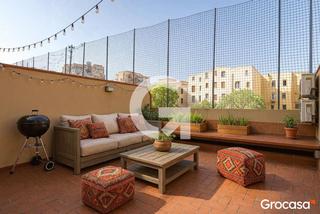 Flat in Sants-Badal. Piso reformado con amplia terraza