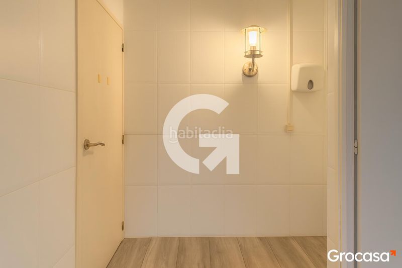 Foto 43389f75-6945-4818-b84f-f6c4610345bd. Local comercial a Hostafrancs Barcelona