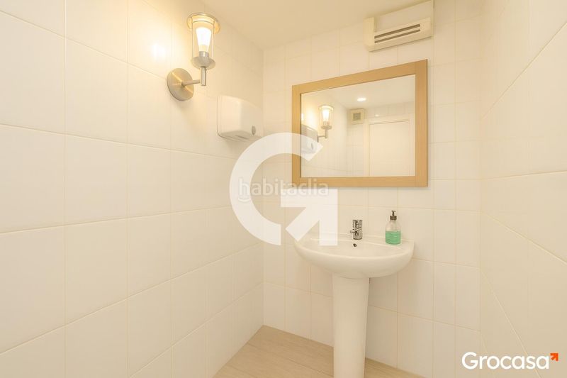 Foto 61dc54b2-8546-46d2-b5e1-86fce33ec6aa. Local comercial a Hostafrancs Barcelona
