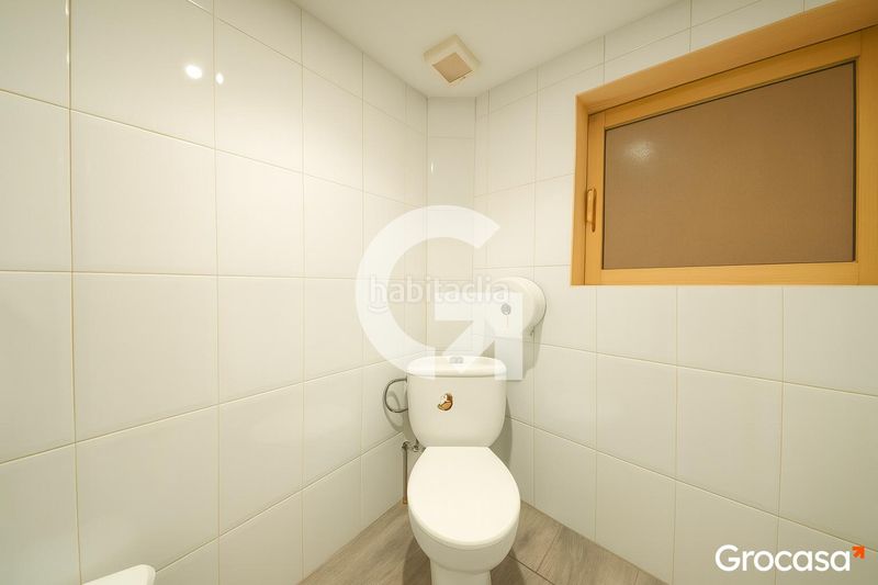 Foto 97c46b61-5f03-4050-9fc1-38bf1bfcd0fb. Local comercial a Hostafrancs Barcelona