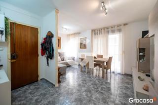Pis  Cl ferrer i dalmau. Piso con balcn y patio