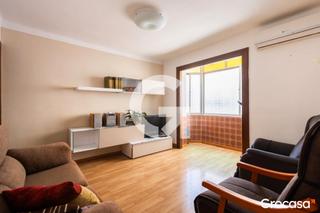 Flat  Cl esteve grau d'. Con ascensor y bien ubicado