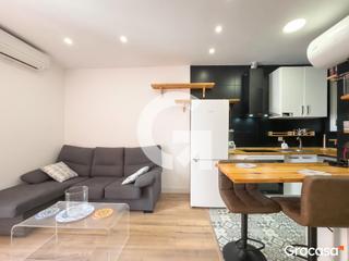 Appartement à Sants-Badal. Piso reformado con balcón