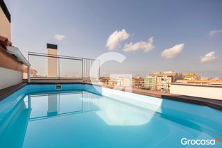 Appartement  Cl girona. Vivienda seminueva con piscina comunitaria
