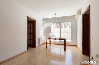 Etagenwohnung in Collblanc. Piso con gran patio en collblanc