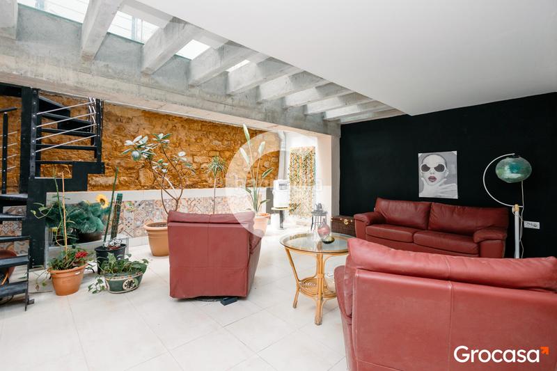 Foto bb5c50bf-9e20-4999-b525-633582ac9de6. Local comercial planta baja estilo duplex 270m . en Barcelona