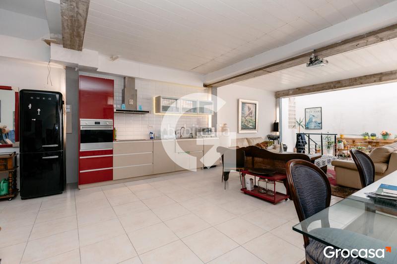 Foto c20e554a-51ea-40ff-a25e-3917f0652dee. Local comercial planta baja estilo duplex 270m . en Barcelona