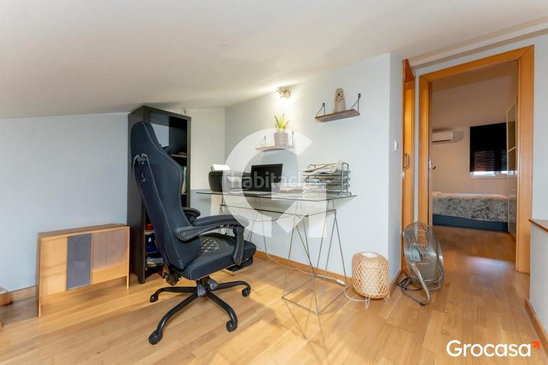 Foto 87da806b-6b6c-4808-92d9-c5dfbf7a97e3. Piso moderno dúplex en La Gavarra, listo para entrar a vivir! en Cornellà de Llobregat