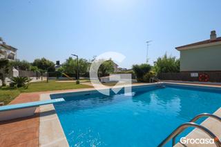 Reihenhaus  Av can nicolau. Maravillosa casa en cunit