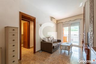 Piso en Collblanc. Piso exterior con balcon en santsbadal