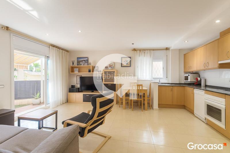 Foto 09c67cea-4453-4f60-8119-d7c2fab1980d. Planta baja  con gran terraza y piscina en Segur de Calafell