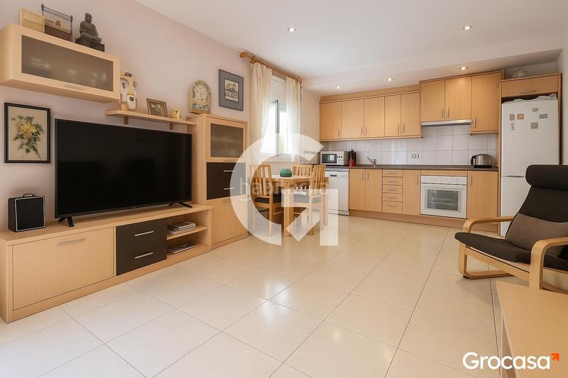 Foto 49ade127-f208-45f8-9f74-069e5be94142. Planta baja  con gran terraza y piscina en Segur de Calafell