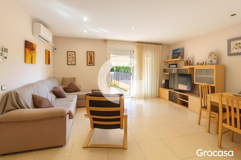 Foto d7848125-b0d3-498b-8a46-17d29baa5e70. Planta baja  con gran terraza y piscina en Segur de Calafell