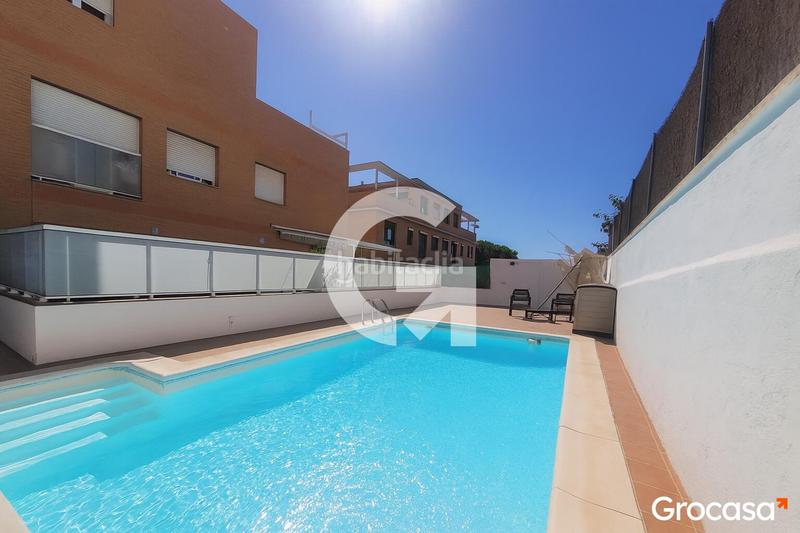 Foto f375c1b6-d164-4e57-aa92-7a5533336182. Planta baja  con gran terraza y piscina en Segur de Calafell