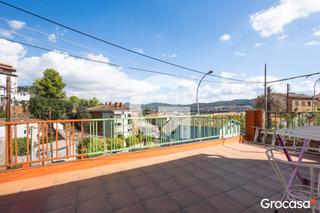 Casa aparellada  Cl bejar. Amplia casa con terraza y vistas privilegiadas