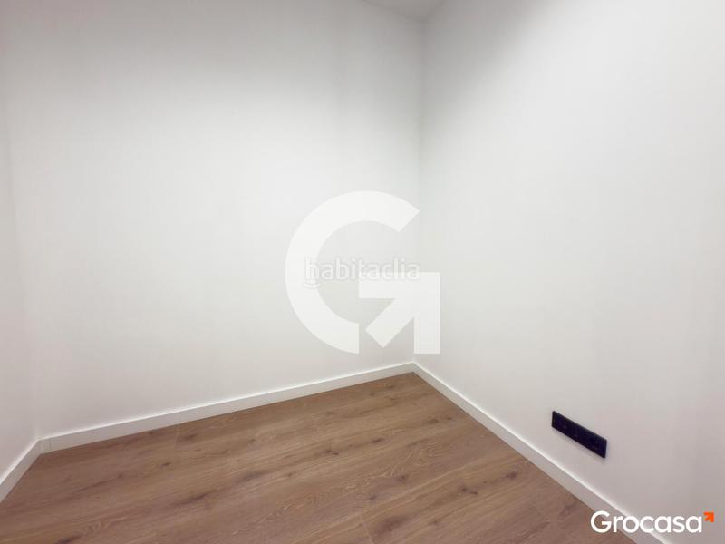 Foto 115e1bab-8d1a-40fb-b83e-b783542f88b0. Piano terra con riscaldamento piscina in Hostafrancs Barcelona