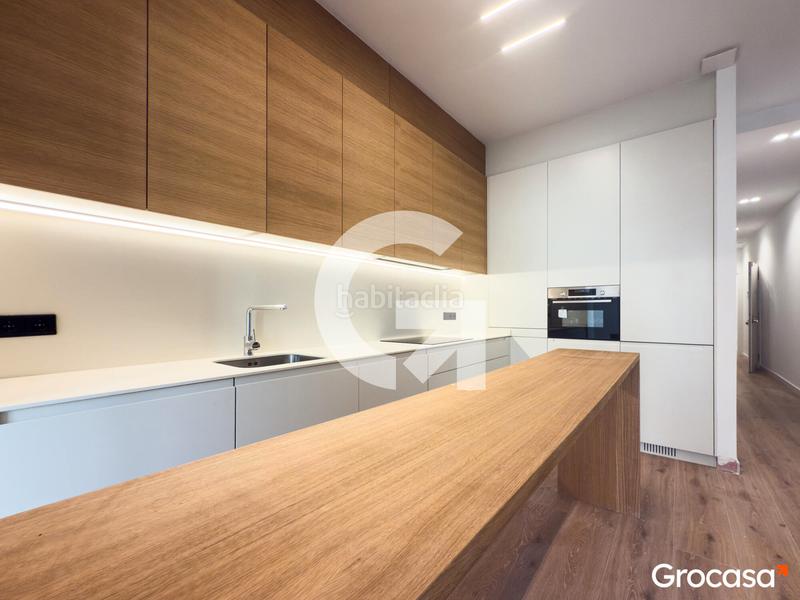 Foto 34421f49-e970-45eb-88c2-1d7fe6c5f559. Piano terra con riscaldamento piscina in Hostafrancs Barcelona