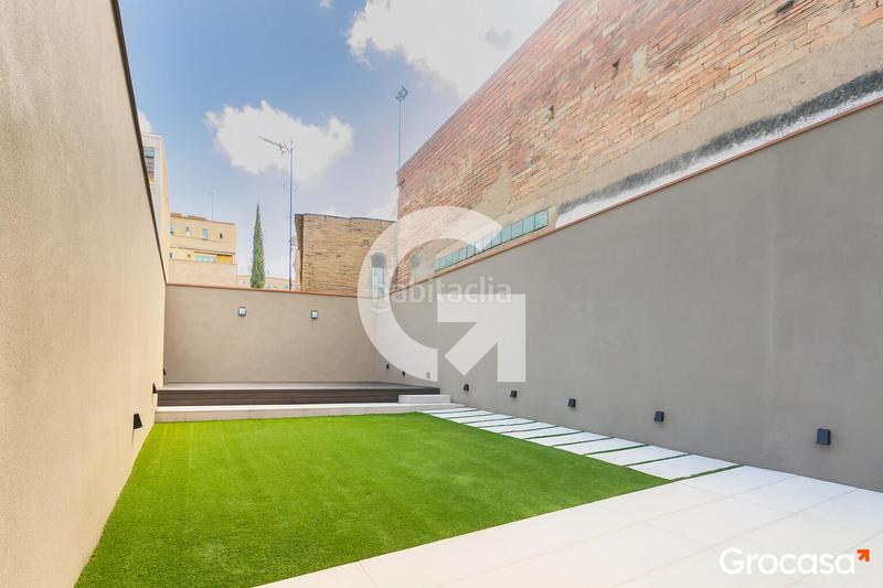 Foto df1b2eff-db38-48a2-8d66-4587af2bcb0a. Piano terra con riscaldamento piscina in Hostafrancs Barcelona