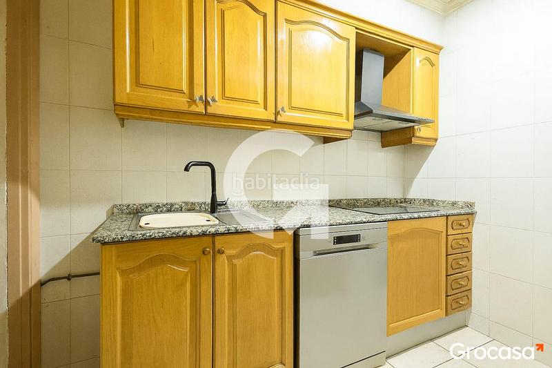 Foto cb1e3061-64ca-4ec9-aa5f-cf6cf0838fc8. Planta baixa a Collblanc Hospitalet de Llobregat (L´)