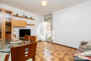 Pis  Pz primer de maig. Encantador piso exterior junto a zona verde!