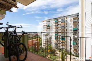 Piso  Av can serra de. Piso exterior, luminoso y con vistas despejadas!