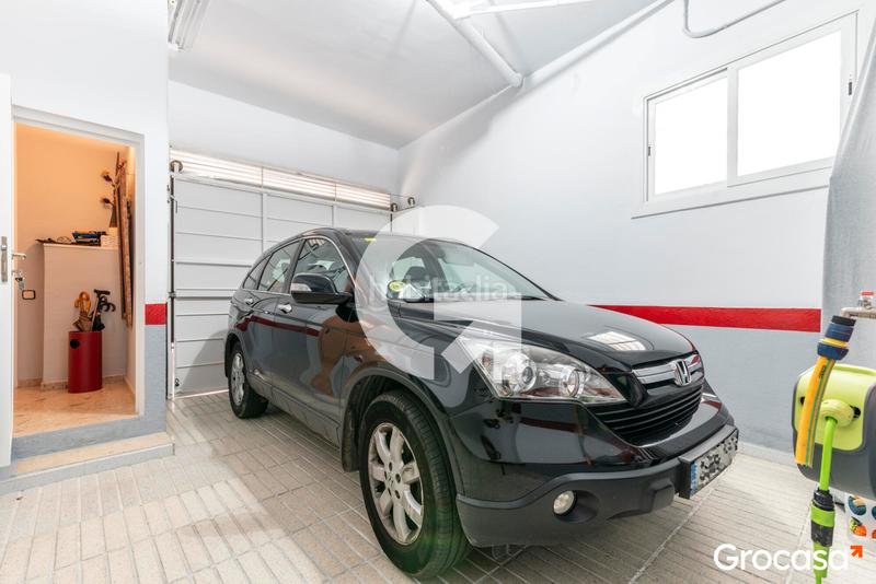 Foto e100aa0f-8690-4ad4-aa8f-9bf9b760b1c0. Maison avec parking dans Centre Sant Joan Despí