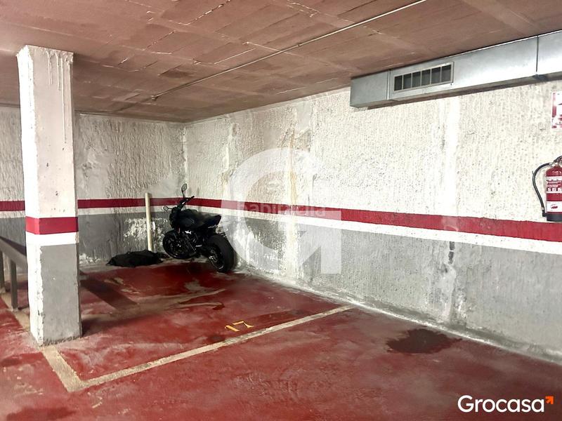 Foto 7052b7c7-888d-4f7b-8480-cdacf7874576. Parking voiture dans cl joan antoni samaranch dans Centre-Can Nadal Sant Feliu de Llobregat