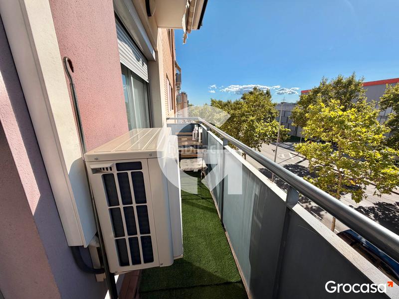 Foto 59b072bc-4cd8-4663-b7b4-a2e946493975. Piso impecable piso con balcon en Torre - Sana Terrassa