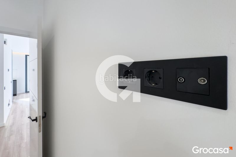 Foto 8170ac01-7f91-40cb-9556-d5f3ebf1c0d3. Pis amb calefacció a Sants-Badal Barcelona