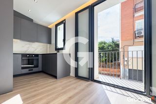 Pis a Sants-Badal. Piso totalmente reformado con balcon