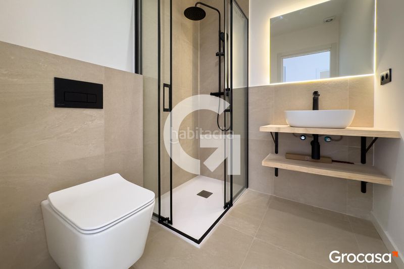 Foto d0729c5b-f555-4213-945b-81381b7f5a9f. Pis amb calefacció a Sants-Badal Barcelona