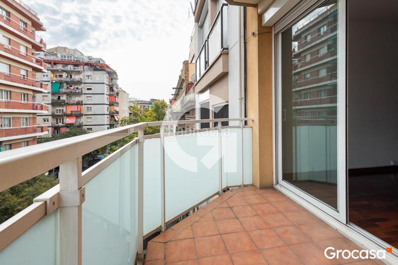 Foto 811735d1-b999-4b6f-b013-f4d7d045424c. Piso  con balcon en les corts en Sant Ramon - Maternitat Barcelona