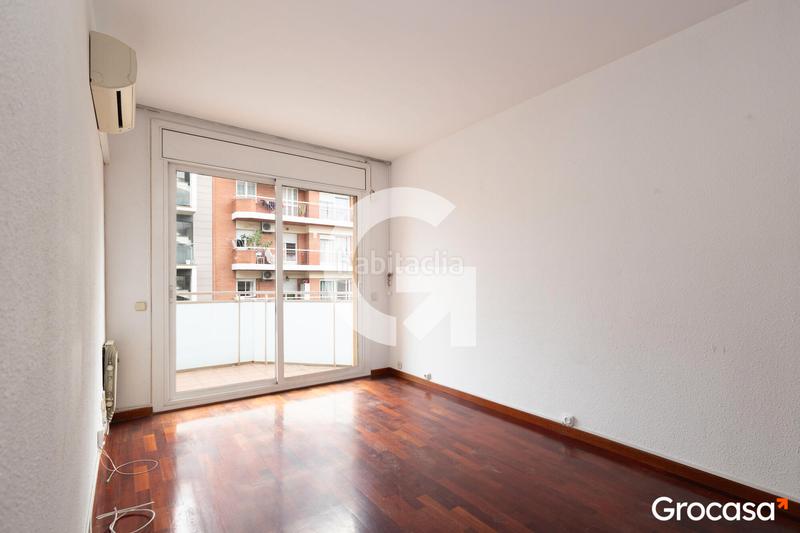Foto e6a2e8a6-0b41-4949-b40f-9705cb739c28. Piso  con balcon en les corts en Sant Ramon - Maternitat Barcelona