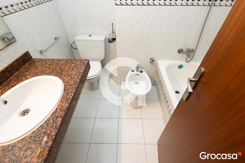 Foto f9f8aeba-0b8e-407c-b9c2-81592db9982f. Piso  con balcon en les corts en Sant Ramon - Maternitat Barcelona