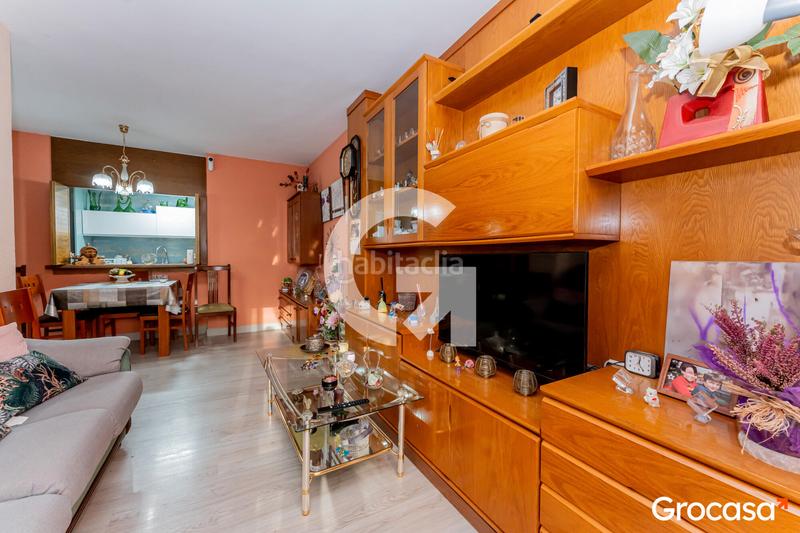 Foto 1b53b0e0-9bc3-4a87-9cd4-74de7c0b3f84. Pis a La Gavarra Cornellà de Llobregat