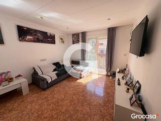 Appartement à Cerdanyola Sud. Piso en cerdanyolasur, luminoso con balcón y orientación sur
