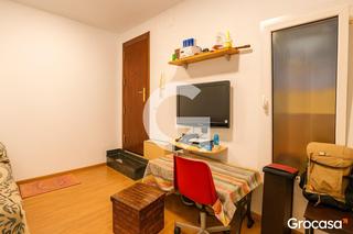 Rez-de-chaussée  Cl finestrelles de. Planta baja con patio
