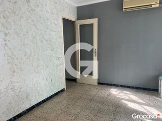 Etagenwohnung in Collblanc. Piso en collblanc